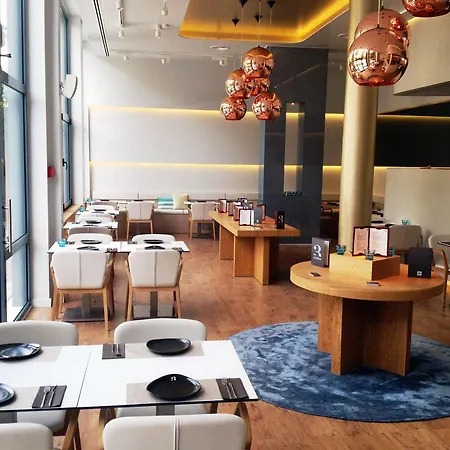 Medium Park فندق 3*